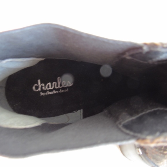 Charles by Charles David Faux Leather Bootie SZ 10 Block Heel - Picture 7 of 7